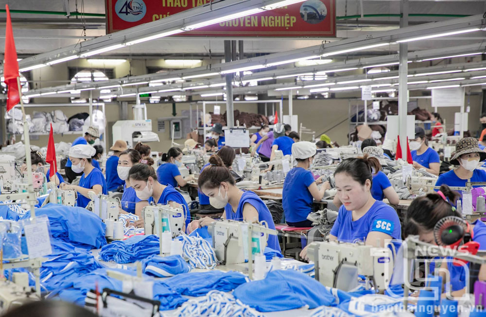 Hoạt động may xuất khẩu tại Cụm công nghiệp Phú Lạc 2, xã Tiên Hội (Đại Từ). 