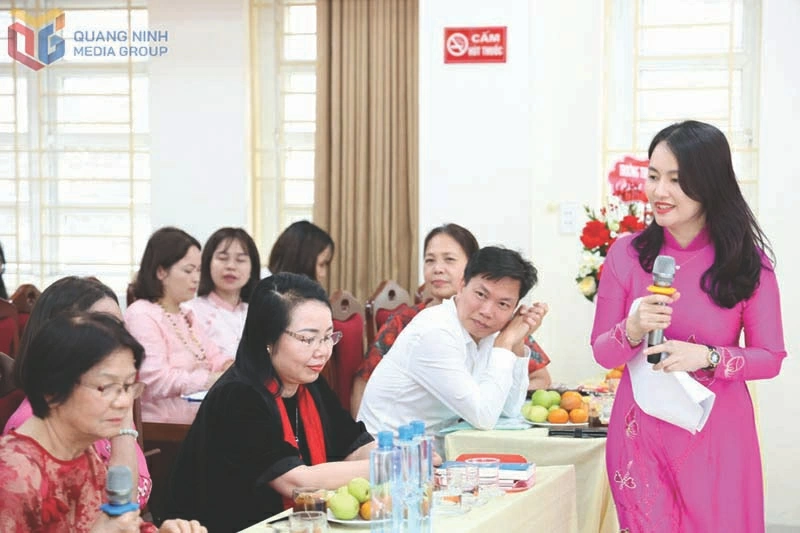 Giao lưu thơ tại Trường PTTH Hòn Gai.