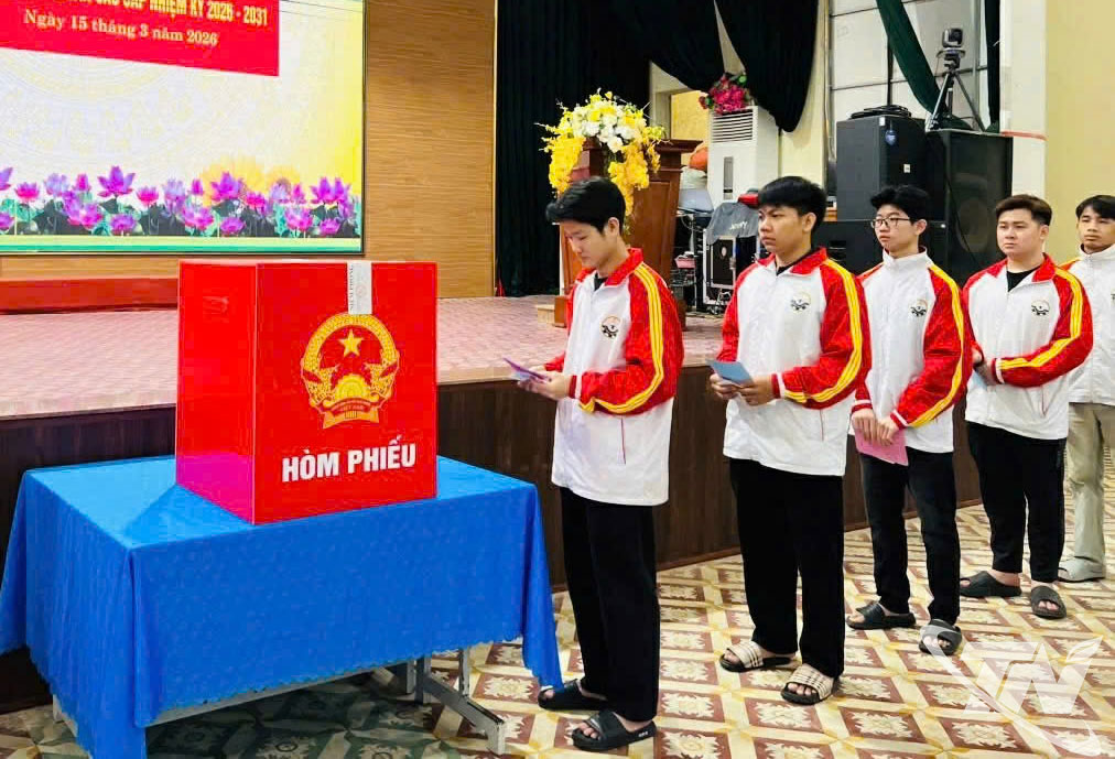 Tại khu vực bỏ phiếu số 14, Trường Đại học Kỹ thuật công nghiệp Thái Nguyên (phường Tích Lương), hơn 600 cử tri là các nhà khoa học, giảng viên, sinh viên đã tham gia bầu cử.