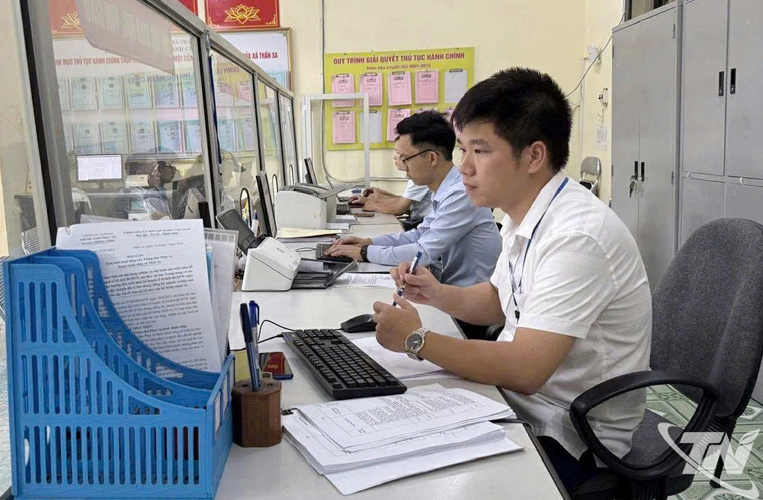 Bộ Chính trị yêu cầu công tác đánh giá, xếp loại chất lượng tập thể, cá nhân phải dựa trên tiêu chí cụ thể, dữ liệu rõ ràng, kết quả và sản phẩm công việc được kiểm chứng. Ảnh minh họa