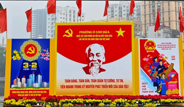 Những cụm pano lớn được lắp đặt tại các quảng trường, vòng xuyến và khu vực đông người qua lại nhằm lan tỏa thông điệp về ngày bầu cử.