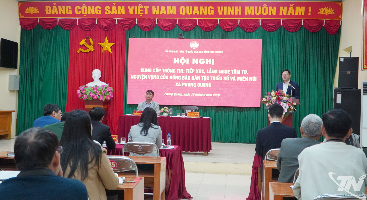 Hội nghị cung cấp thông tin; tiếp xúc, lắng nghe tâm tư, nguyện vọng của đồng bào dân tộc thiểu số và miền núi. 