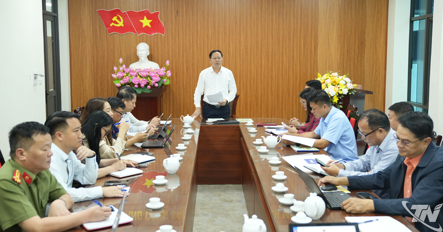 Đồng chí Đoàn Văn Công, Phó Giám đốc Sở Văn hóa, Thể thao và Du lịch Thái Nguyên, chủ trì cuộc họp.