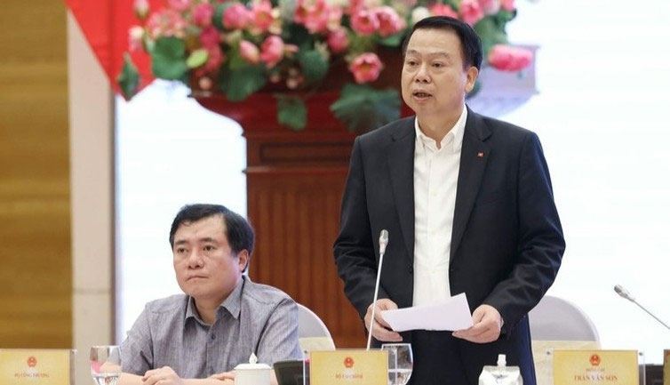 Thứ trưởng Tài chính Nguyễn Đức Chi trả lời câu hỏi của các nhà báo. Ảnh: VGP