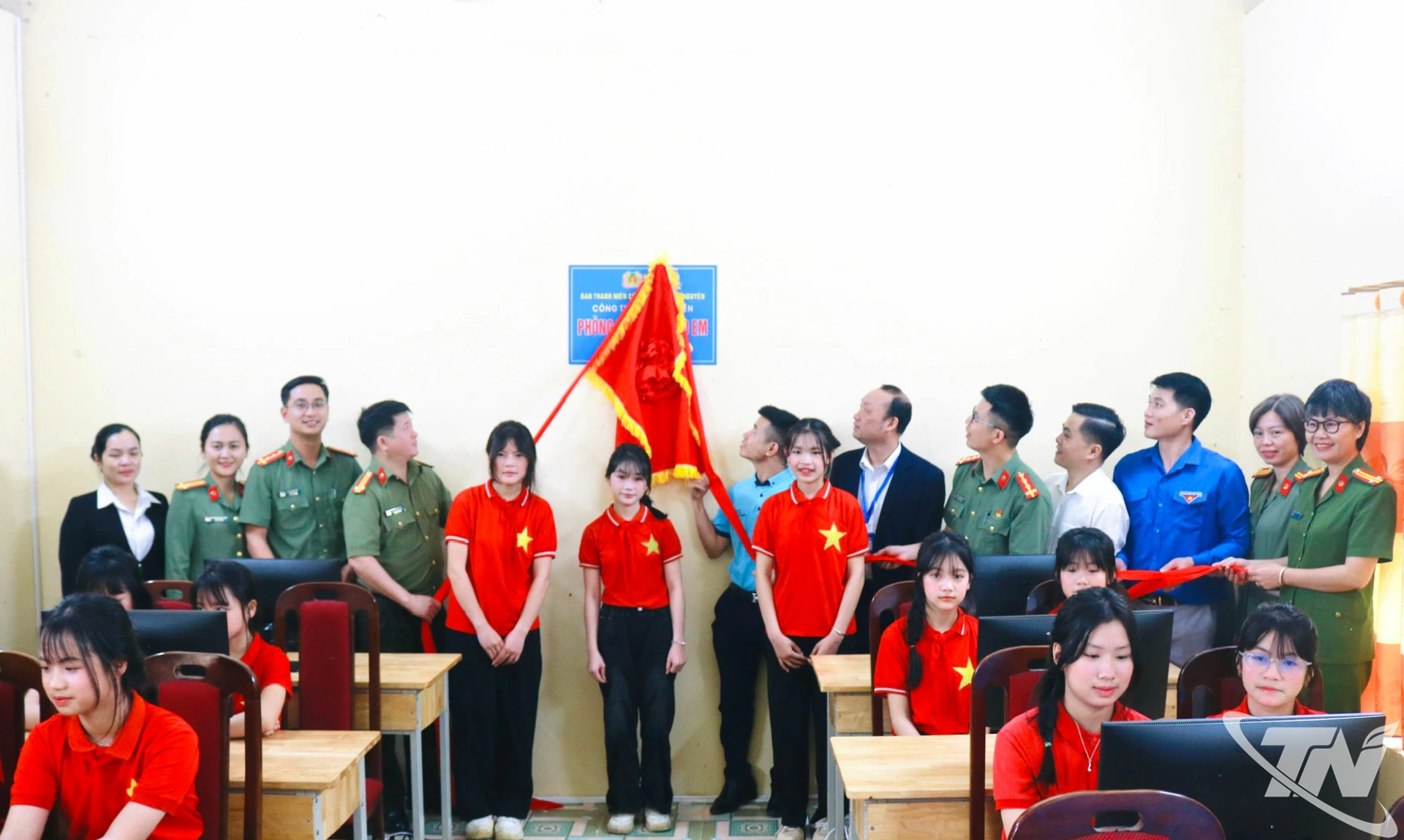 Khánh thành công trình thanh niên “Phòng máy tính cho em” tại Trường Tiểu học và THCS Đại Sảo.
