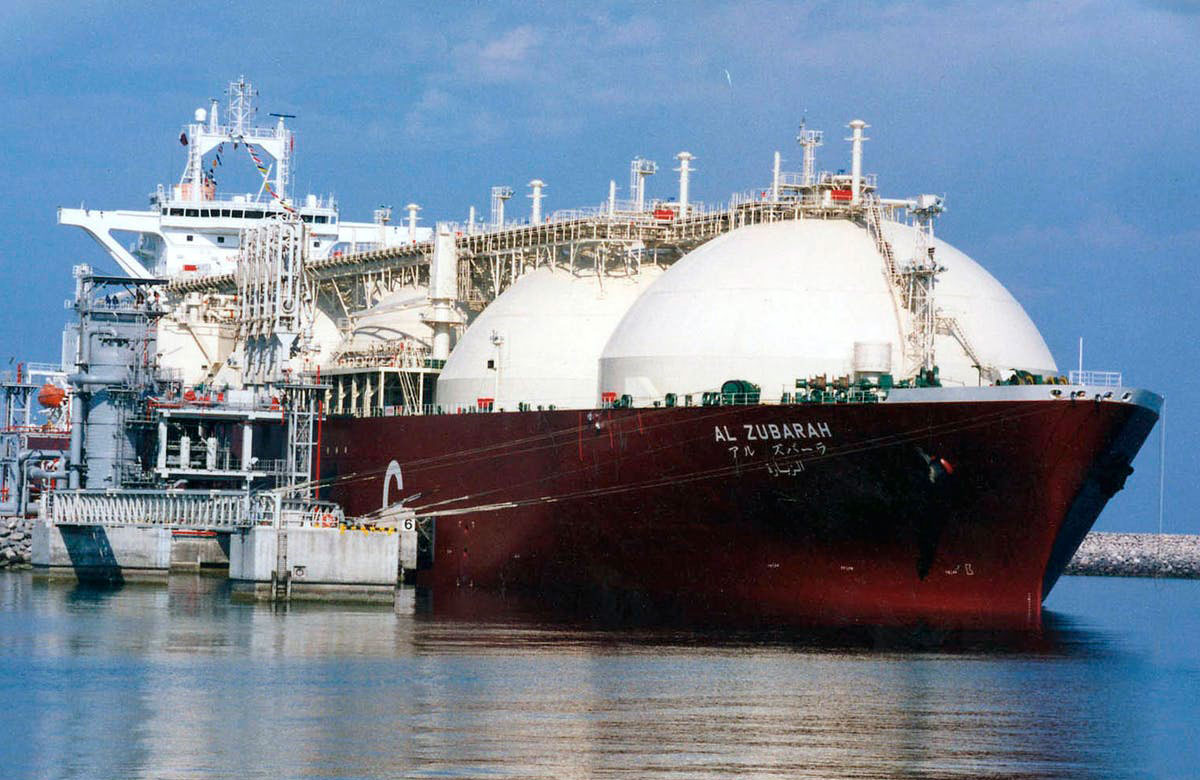 Một tàu chở khí đốt tự nhiên hóa lỏng ở Qatar. Ảnh: AP