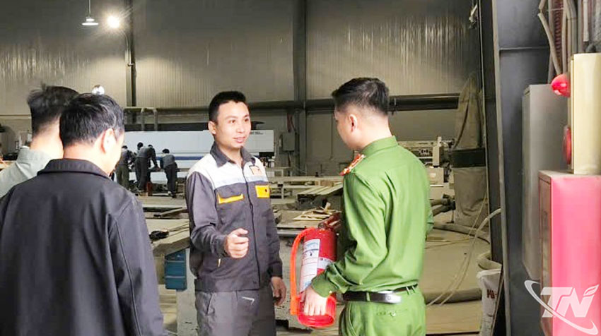 Kiểm tra an toàn PCCC tại Nhà xưởng cơ khí Công ty cổ phần nội thất Mh Plus Living, địa chỉ: Cụm CN Sơn Cẩm 1 phường Quan Triều.