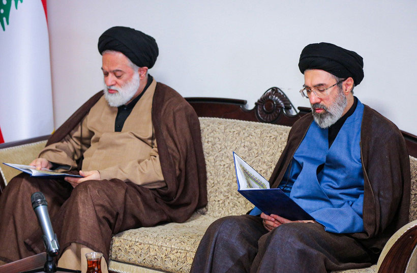 Giáo chủ Iran Mojtaba Khamenei (phải), con trai thứ hai của cố Đại giáo chủ Ayatollah Ali Khamenei. Ảnh: Anadolu Agency/TTXVN