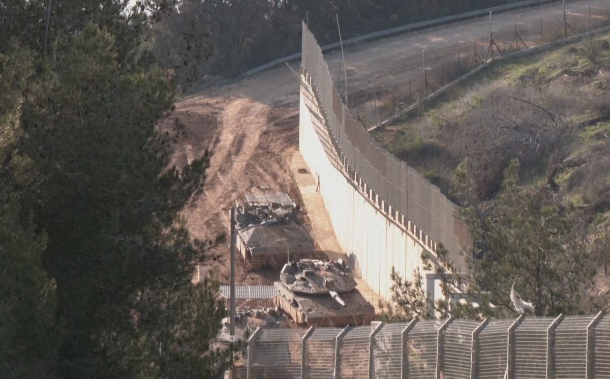 Xe tăng Israel xuất hiện tại khu vực biên giới với Li Băng. 