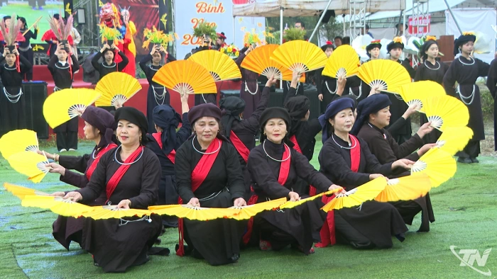 Múa chầu trong diễn xướng then Tày