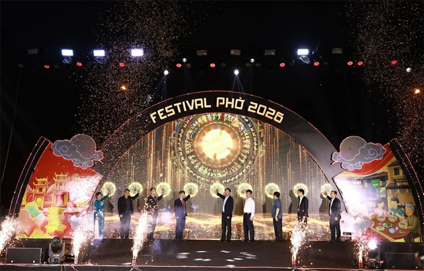 Các đại biểu bấm nút khai mạc Festival Phở 2026.