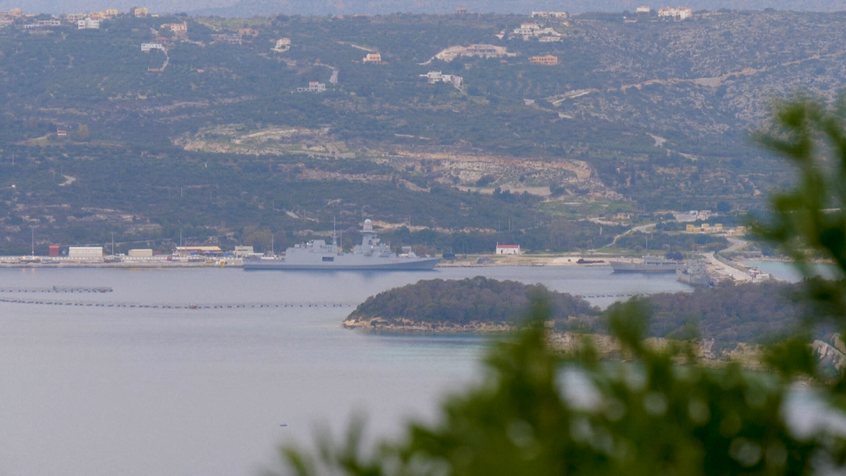 Các nước Liên minh châu Âu đã nhanh chóng triển khai thêm phương tiện quân sự để tăng cường phòng thủ cho hòn 