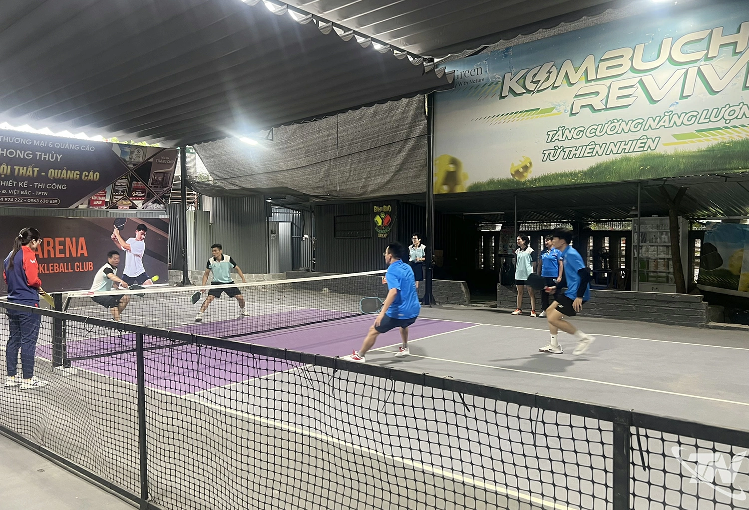 Trận thi đấu môn pickleball giữa các vận động viên tại Giải.