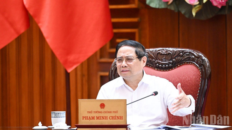Thủ tướng Chính phủ Phạm Minh Chính chủ trì cuộc làm việc về các giải pháp ứng phó tác động từ diễn biến phức tạp của cuộc xung đột quân sự tại Trung Đông. (Ảnh: Trần Hải)