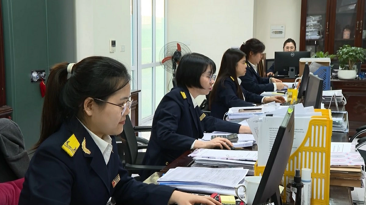 이 기간 동안 예산 수입 증가율은 연평균 십이점오 퍼센트 달성을 목표로 하며.