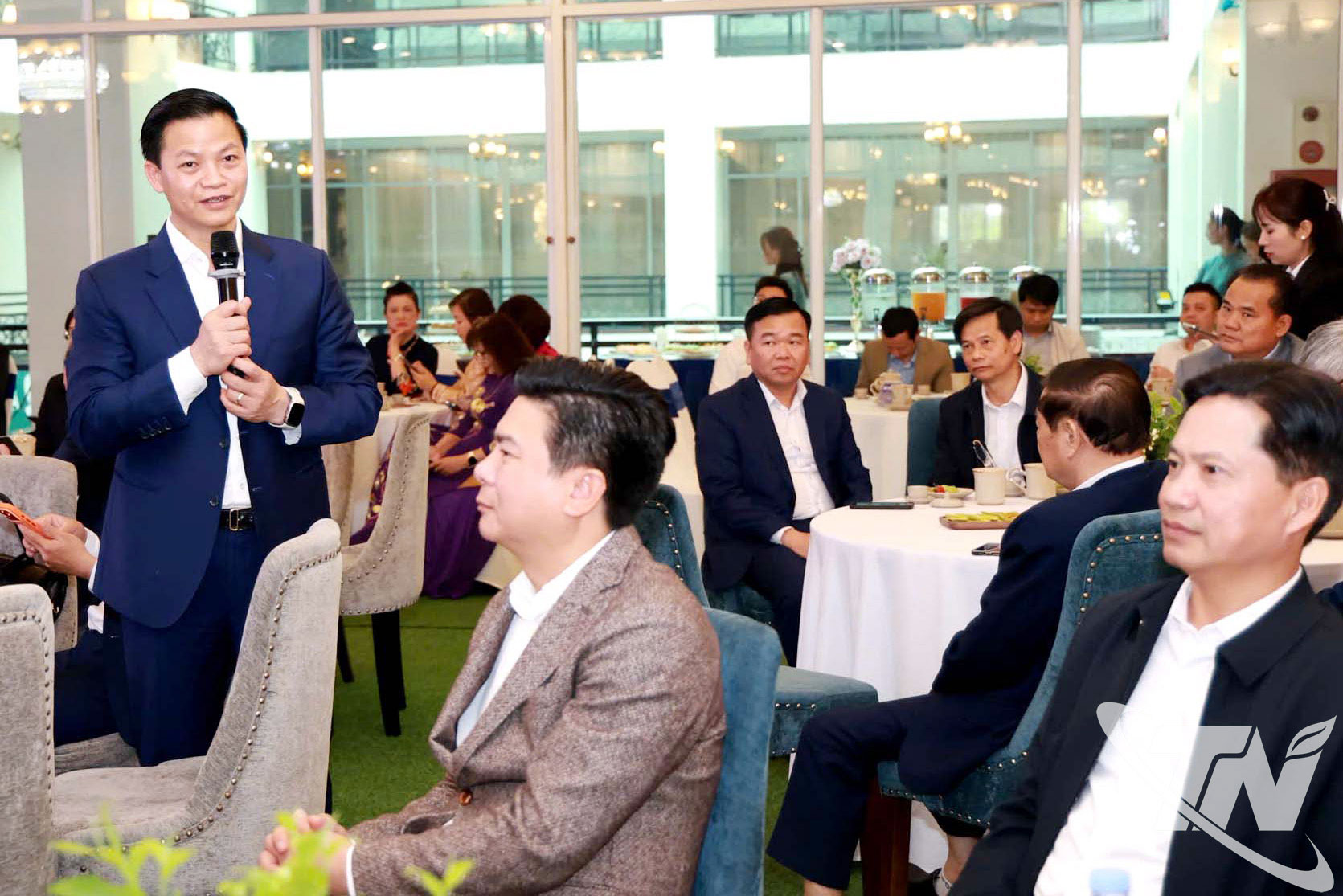 delivers remarks at the program “Morning Tea with Entrepreneurs.”