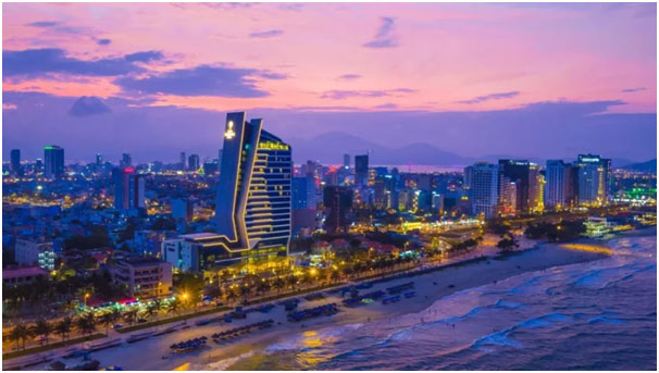 Nhiều khách sạn Đà Nẵng nằm sát bãi biển Mỹ Khê.