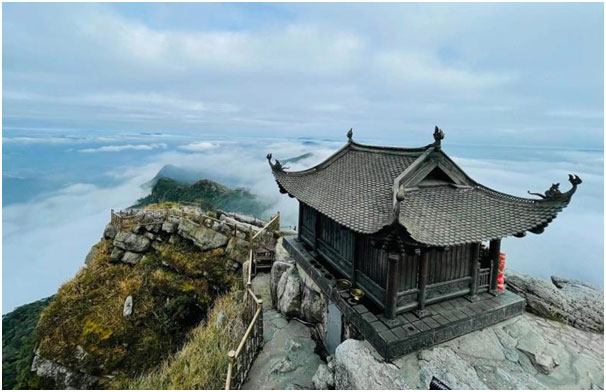 Chùa Đồng tọa lạc trên đỉnh núi cao Yên Tử (Quảng Ninh).