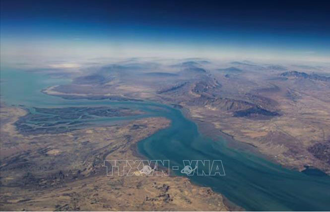 Quang cảnh bờ biển Iran và đảo Qeshm ở eo biển Hormuz, ngày 10/12/2023. Ảnh: REUTERS/TTXVN