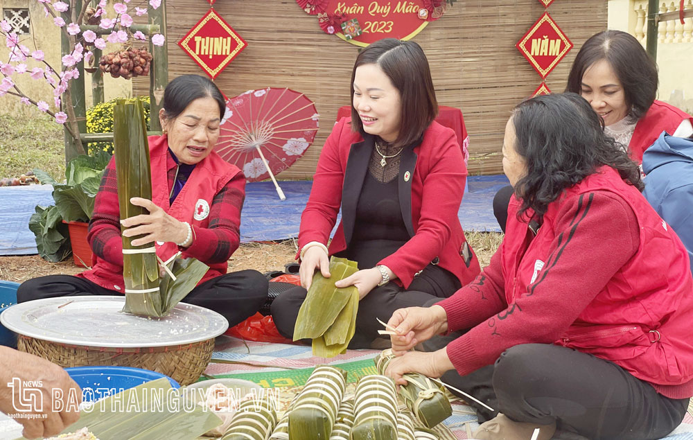 Hội Chữ thập đỏ tỉnh tổ chức Tết Nhân ái năm 2023 cho người nghèo tại huyện Phú Bình.