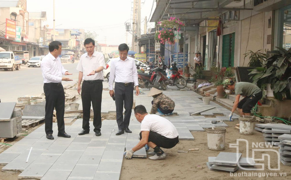 Ban Kinh tế - Ngân sách khảo sát tại một dự án ở huyện Đại Từ.