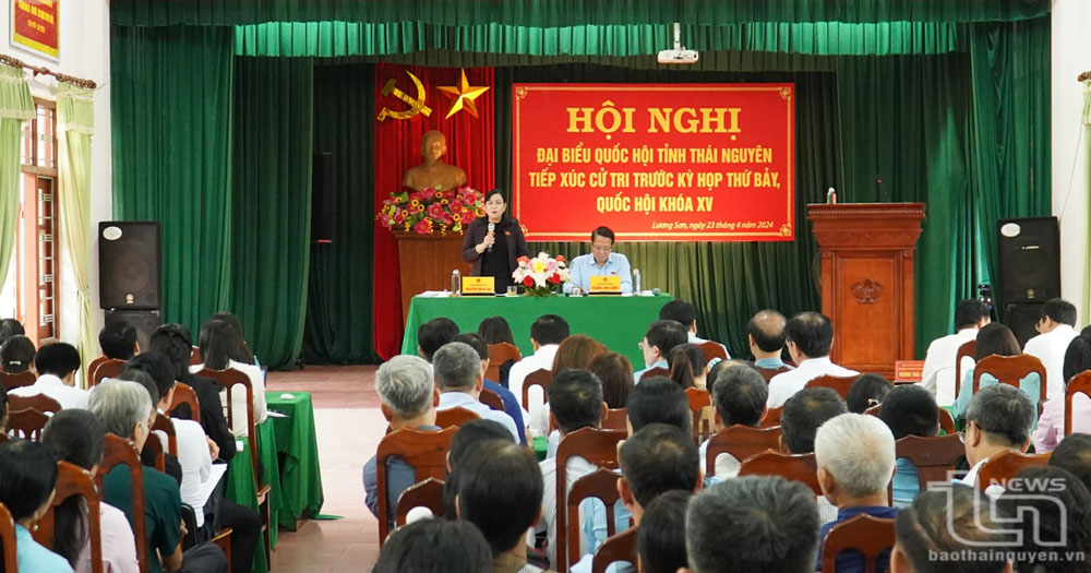 Quảng cảnh buổi tiếp xúc cử tri của Đoàn ĐBQH tỉnh Thái Nguyên tại TP. Sông Công.