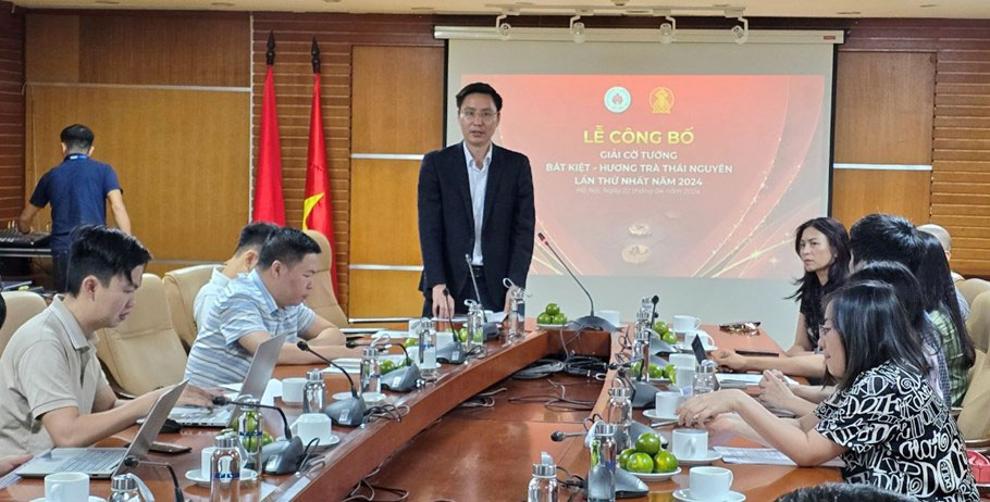 Phó Chủ tịch Liên đoàn Cờ tướng Việt Nam Hoàng Đình Chung giới thiệu về giải đấu.