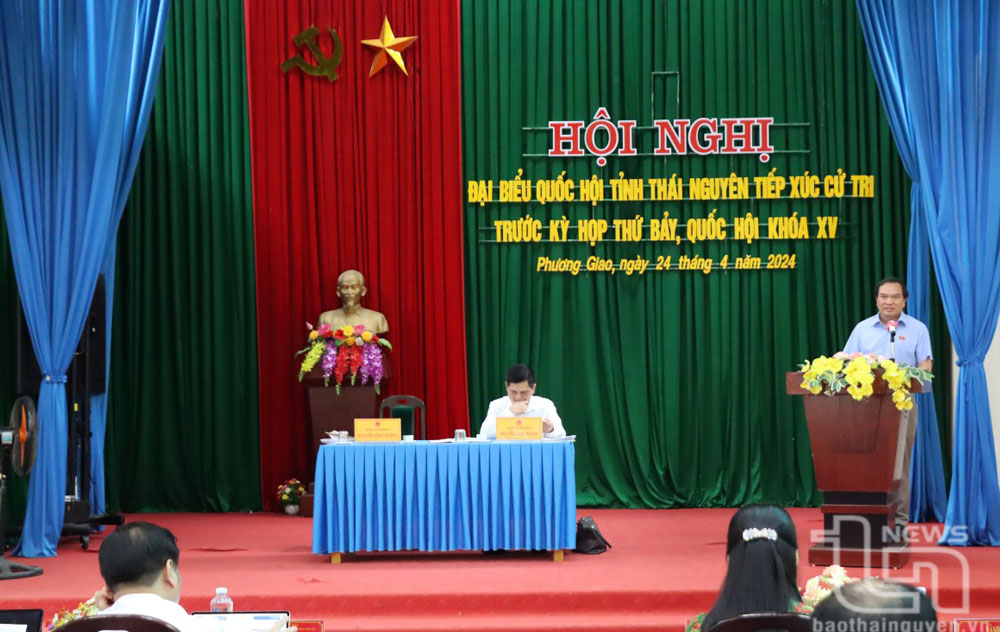 Đại biểu Nguyễn Công Hoàng thông tin tới cử tri về dự kiến nội dung, chương trình Kỳ họp thứ 7, Quốc hội khóa XV. 