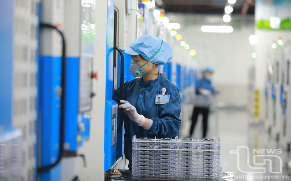 Phong trào thi đua “Lao động giỏi, lao động sáng tạo” ngày càng tạo sự lan tỏa sâu rộng trong công nhân, người lao động tại các doanh nghiệp. Trong ảnh: Hoạt động sản xuất tại Công ty TNHH Samsung Electronics Việt Nam - Thái Nguyên. 