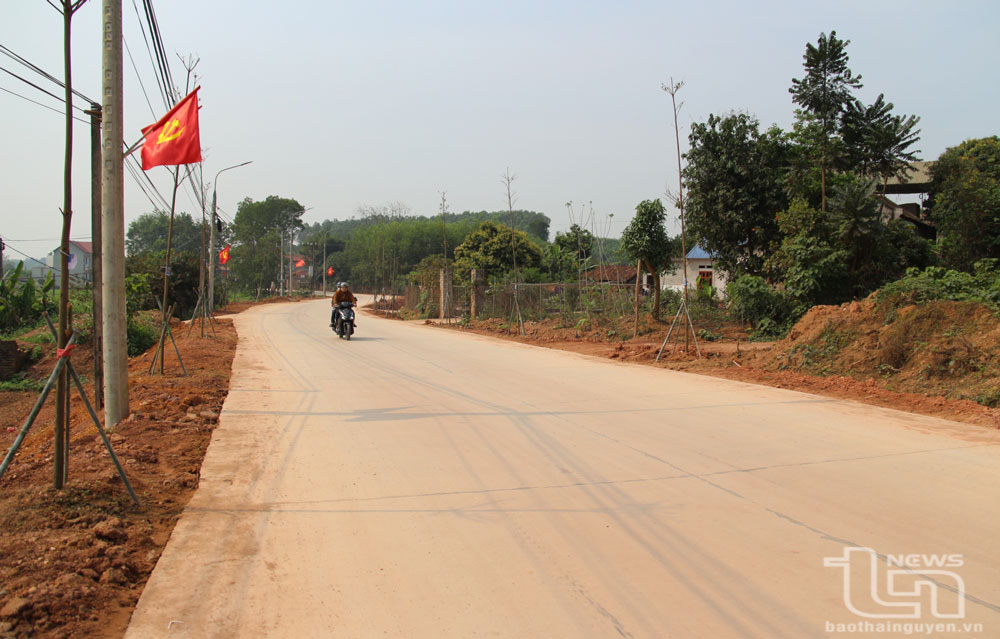 Tuyến đường trục xã Tân Hòa (Phú Bình) mới được đầu tư mở rộng, nâng cấp.
