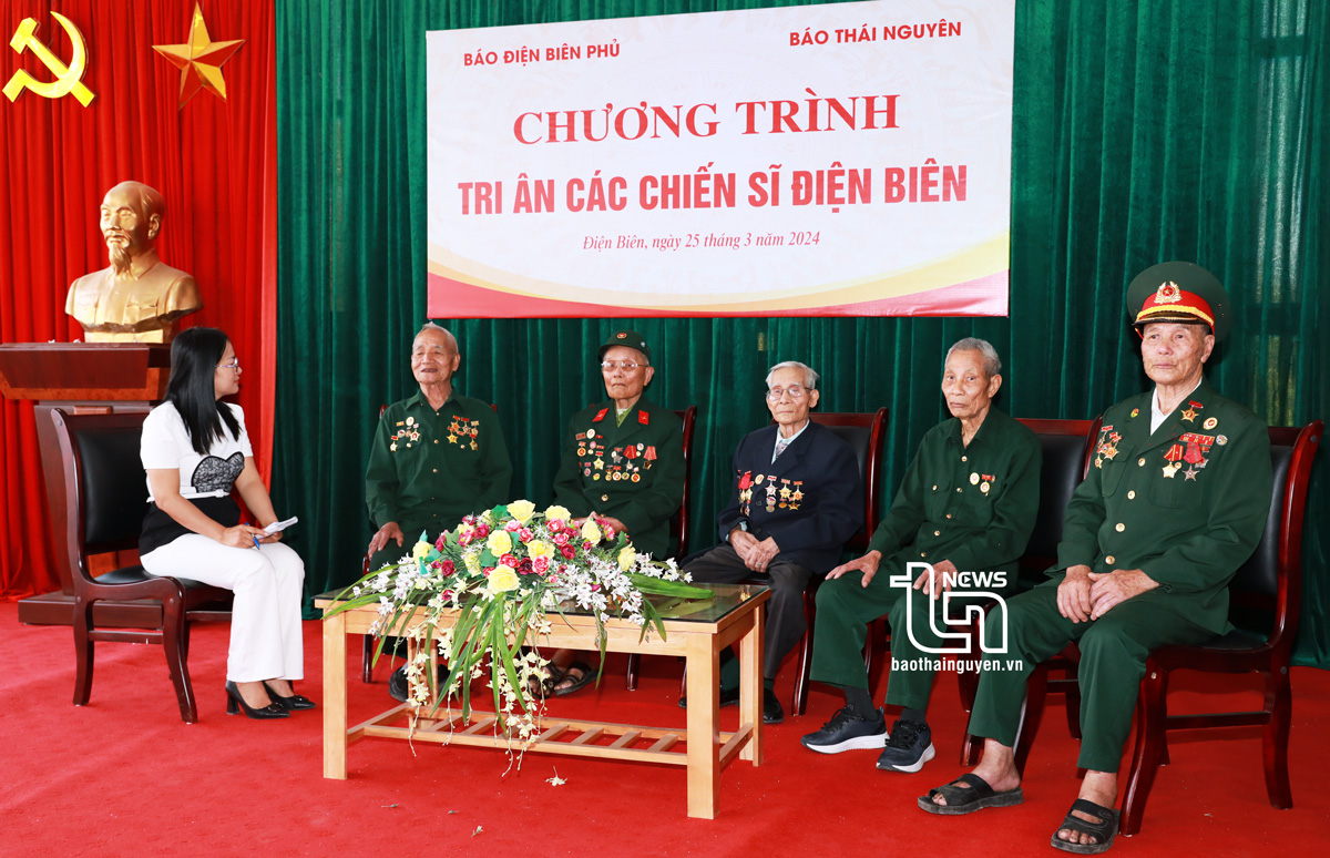 Báo Thái Nguyên gặp mặt, tri ân các Chiến sĩ Điện Biên Phủ tại TP. Điện Biên.
