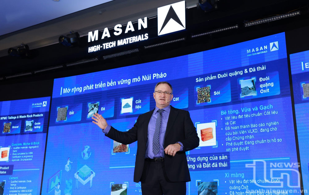 Tổng Giám đốc Masan High-Tech Materials trình bày kết quả sản xuất, kinh doanh năm 2023 và định hướng năm 2024 tại Đại hội.