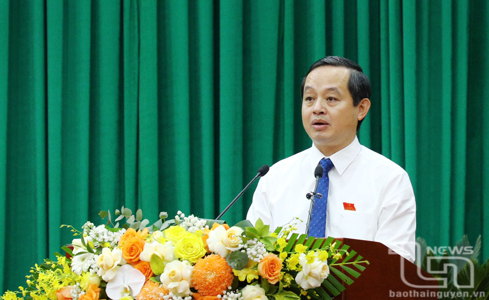 Đồng chí Chủ tịch HĐND tỉnh Phạm Hoàng Sơn phát biểu tại Kỳ họp.