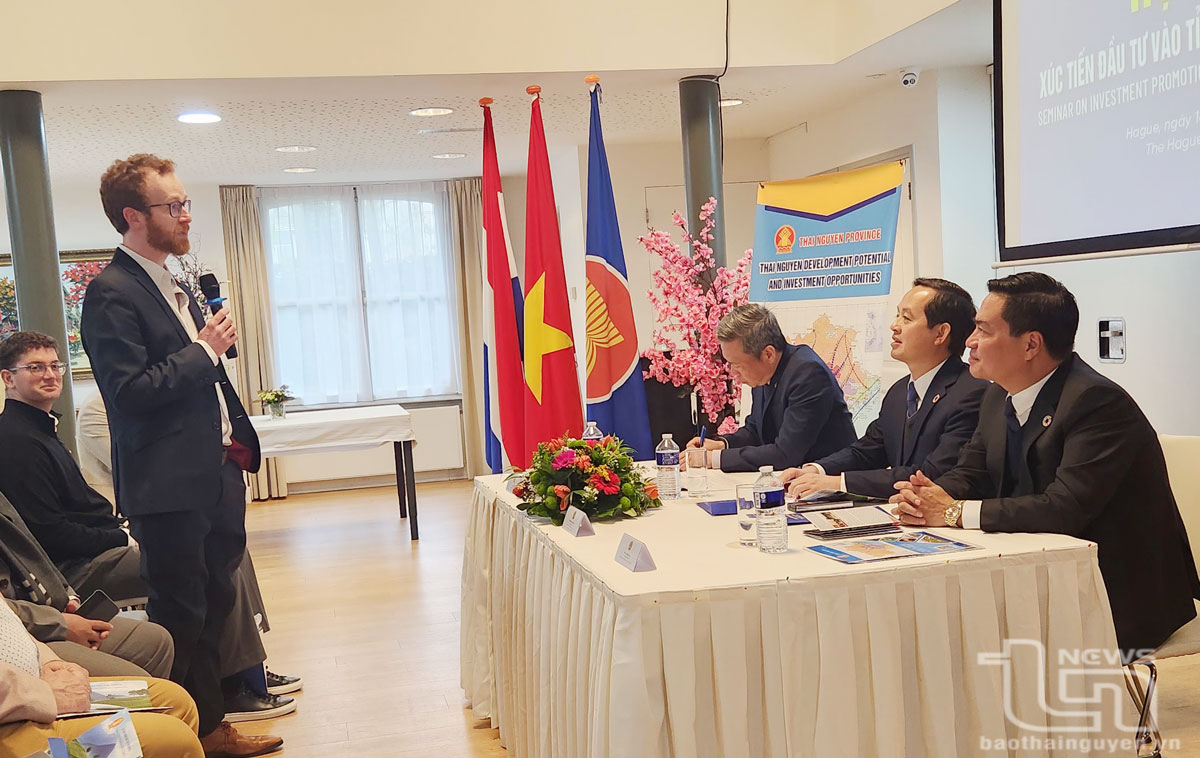 Đại diện doanh nghiệp Hà Lan đặt câu hỏi với lãnh đạo tỉnh Thái Nguyên.