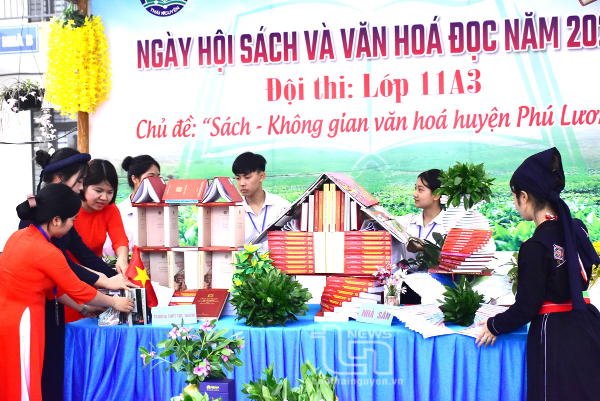 Các Trường Trung học phổ thông trên địa bàn huyện Phú Lương tham gia cuộc thi Không gian trưng bày và xếp sách nghệ thuật