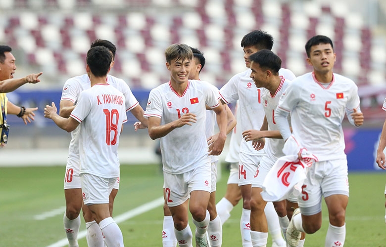 Siêu phẩm đá phạt của Văn Khang (số 18) mở ra chiến thắng quan trọng cho U23 Việt Nam