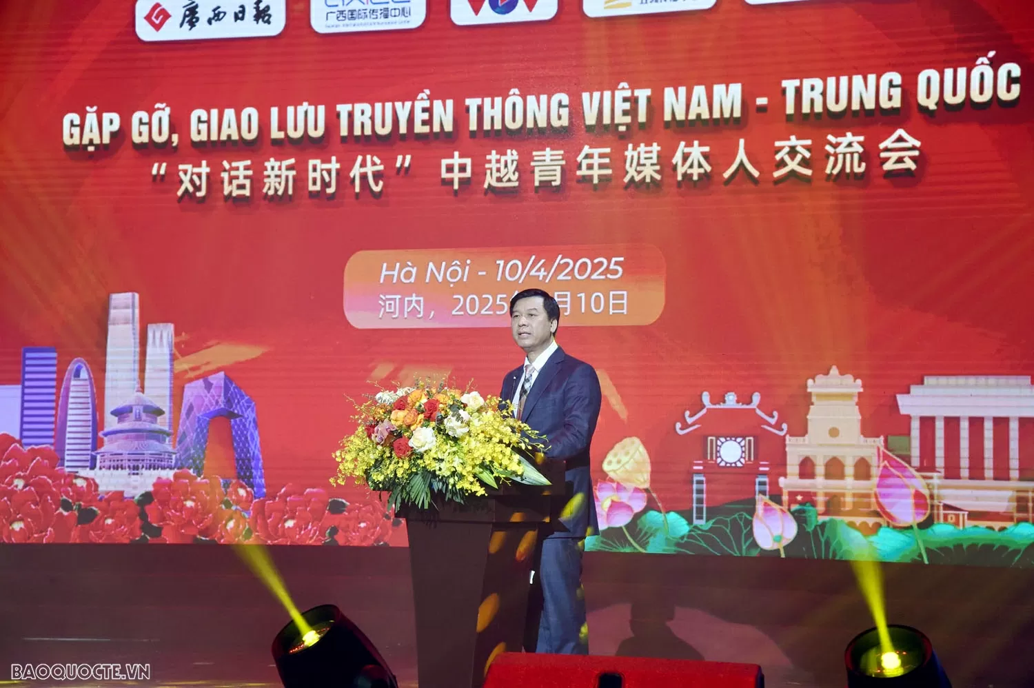 越南之声广播电台副台长吴明显致开幕词（光和摄）