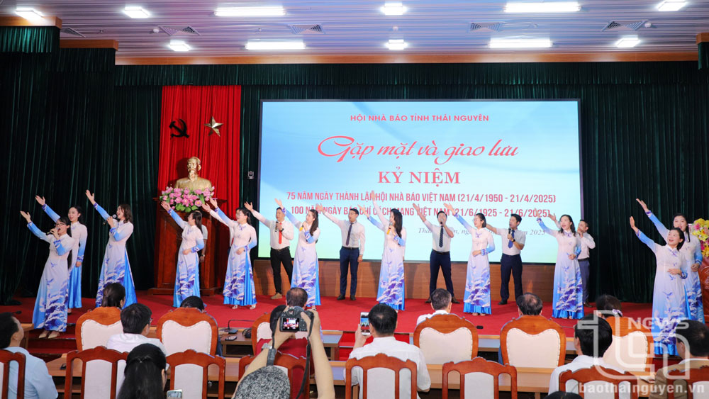 Một tiết mục trong chương trình văn nghệ chào mừng.