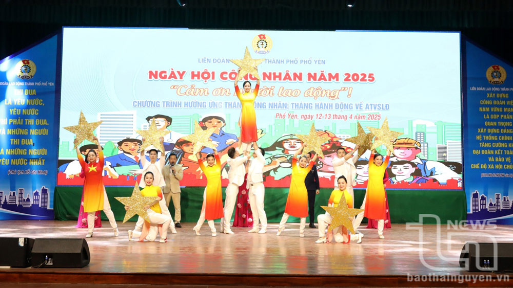 Chương trình nghệ thuật hát cho công nhân nghe được tổ chức tại Ngày hội công nhân - Cảm ơn ngày lao động diễn ra vào ngày 12 và 13-4 vừa qua.