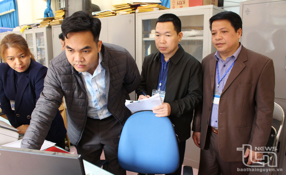 A provincial working group conducted inspections on public duties and administrative reform in Cuc Duong Commune (Vo Nhai District).