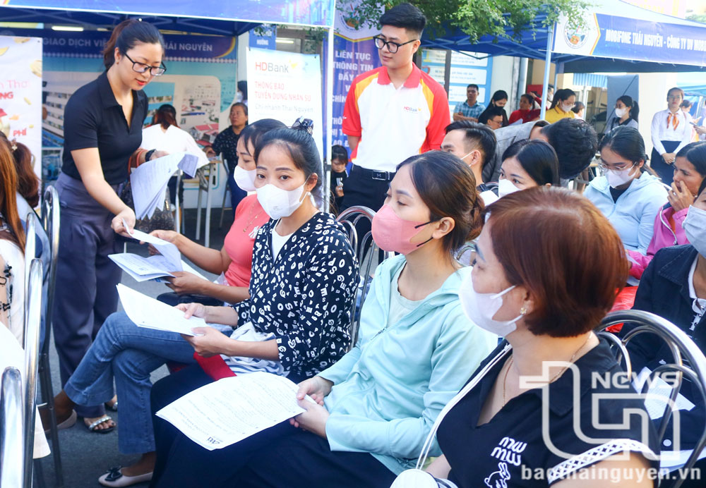 Các trung tâm dịch vụ việc làm luôn chú trọng quảng bá, giới thiệu việc làm để thu hút nguồn lao động trẻ.
