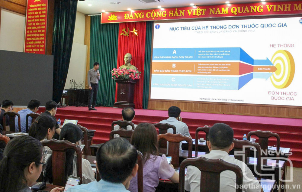 Trên 200 học viên là bác sĩ, dược sĩ, cán bộ quản lý y tế đến từ Trung tâm Y tế TP. Phổ Yên, trạm y tế các xã, phường và các cơ sở khám, chữa bệnh, bán lẻ thuốc trên địa bàn tham gia lớp tập huấn.