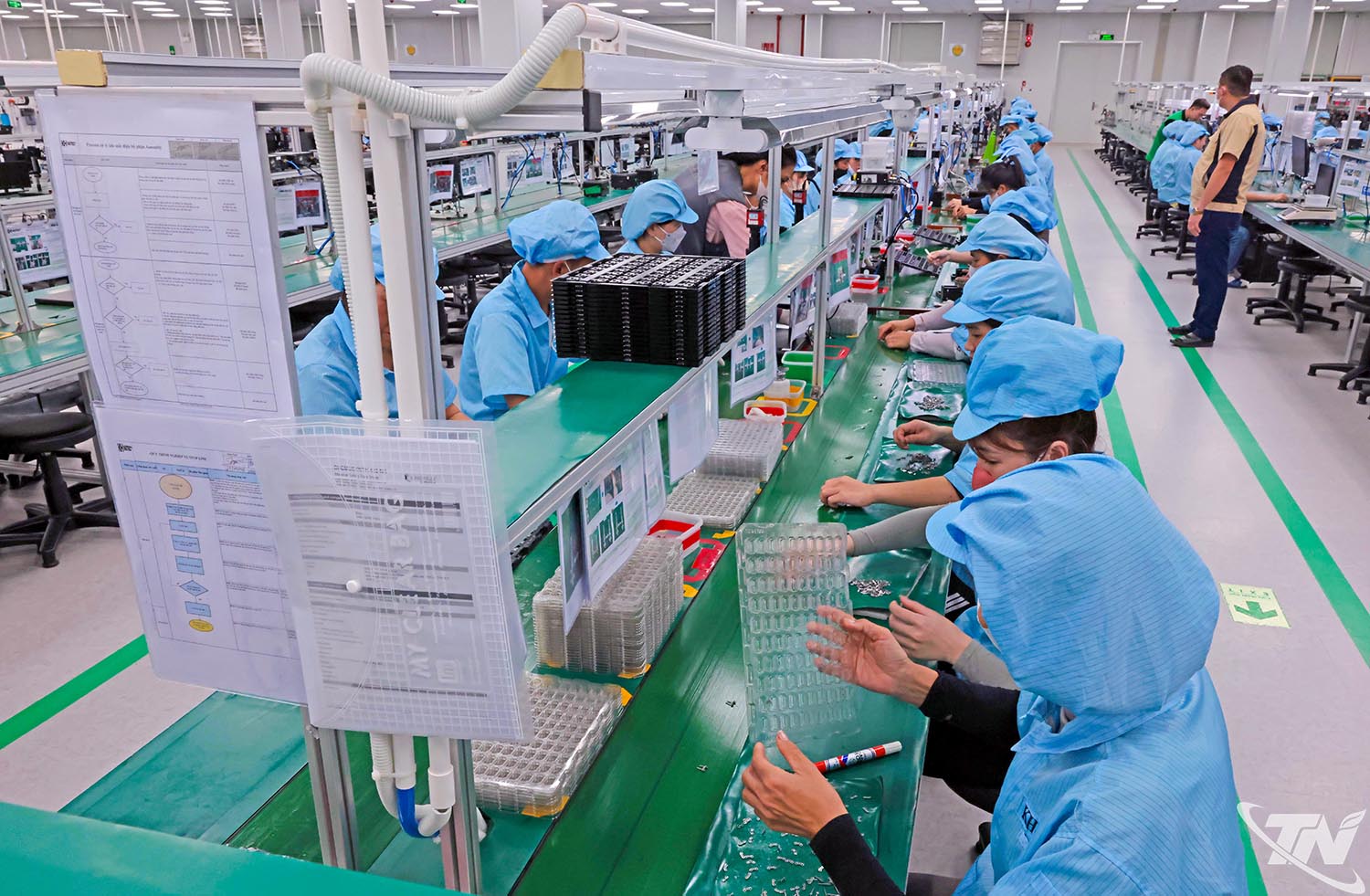 Kết thúc quý I, giá trị xuất khẩu hàng hóa trên địa bàn tỉnh đạt 9,77 tỷ USD, tăng 21,7% so với cùng kỳ. Trong ảnh: Sản xuất thiết bị điện tử tại Công ty TNHH KH Vatec Thái Nguyên (KCN Yên Bình)