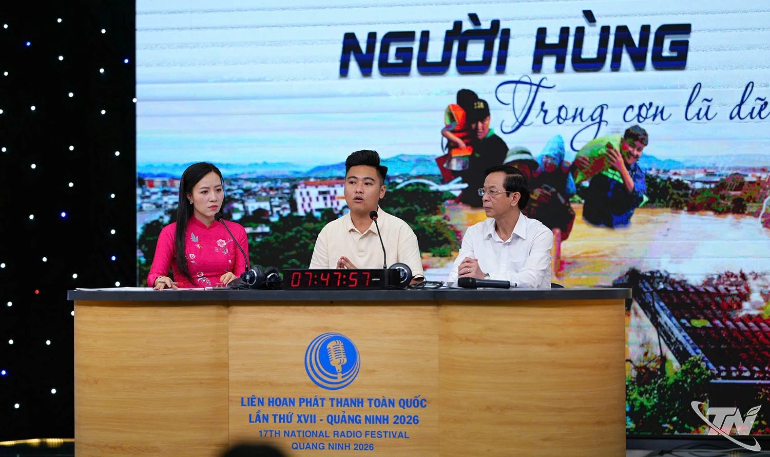 Chương trình phát thanh trực tiếp Diễn đàn hôm nay: Ngưới  hùng trong cơn lũ dữ livestream chương trình đạt hơn 16,2 nghìn lượt xem.
