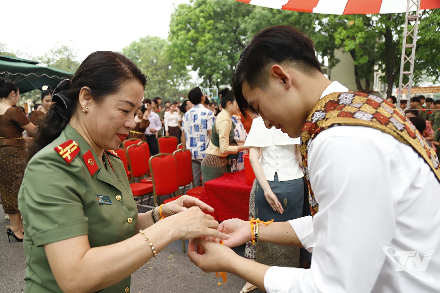 Phần lễ buộc chỉ cổ tay.