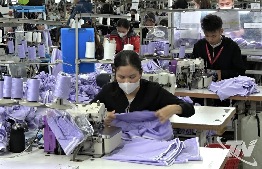 Năm 2025, toàn tỉnh có trên 92% cơ quan, đơn vị, doanh nghiệp đạt chuẩn 
văn hóa (ảnh chụp tại Công ty CP Đầu tư quốc tế Thagaco, xã Phú Thịnh).
