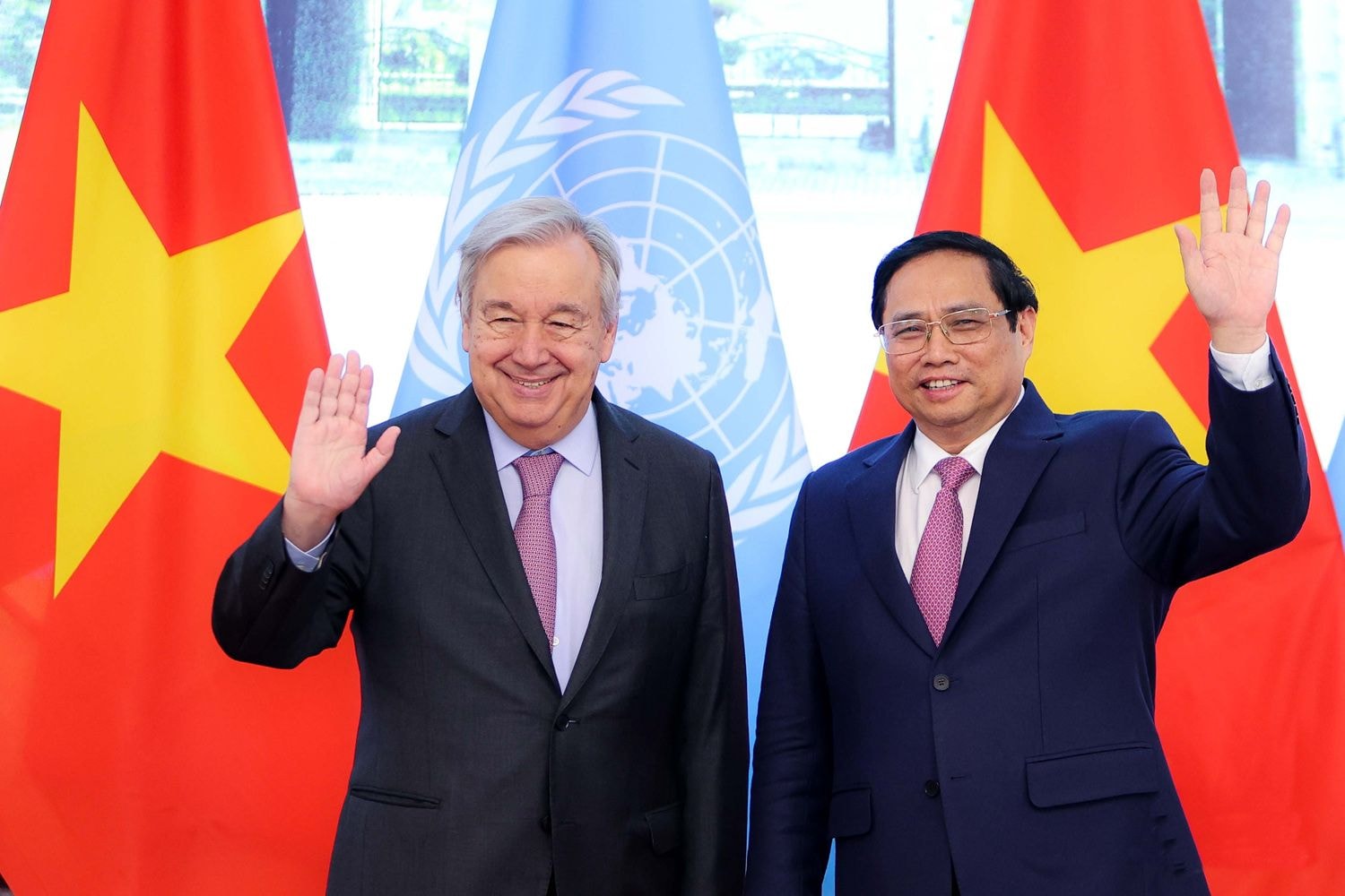 Thủ tướng Chính phủ Phạm Minh Chính tiếp Tổng thư ký Liên hợp quốc Antonio Guterres trong chuyến thăm chính thức Việt Nam nhân dịp kỷ niệm 45 năm Việt Nam tham gia Liên hợp quốc. 