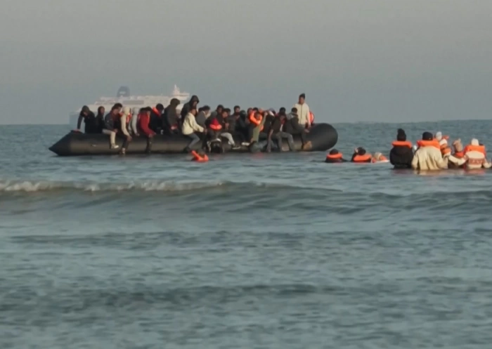 Anh và Pháp ký thỏa thuận trị giá tới 892 triệu USD nhằm ngăn chặn người di cư