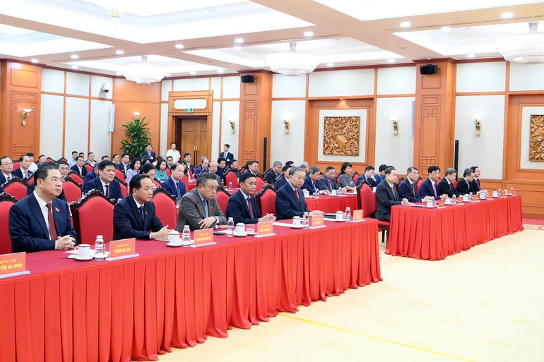 Tổng Bí thư, Chủ tịch nước Tô Lâm và các đồng chí lãnh đạo Đảng, Nhà nước, các đại biểu tham dự hội nghị.