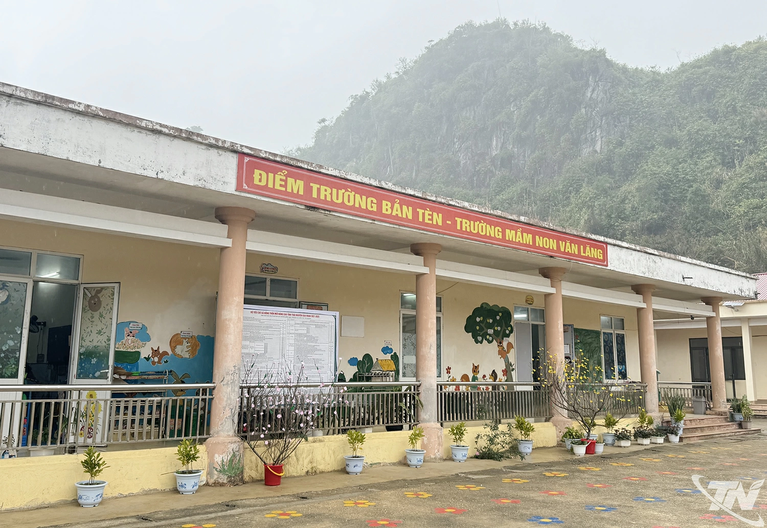 Điểm trường Mầm non Bản Tèn
được đầu tư xây dựng khang trang.